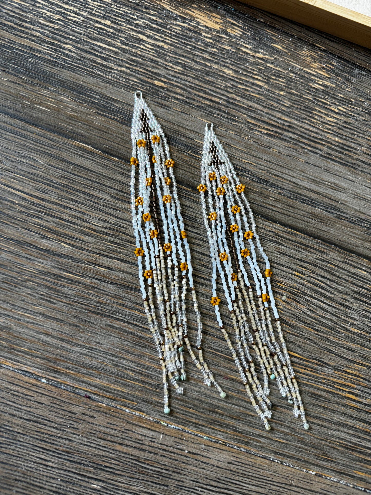 A Flowering Turquoise Arrow Earrings (Long)